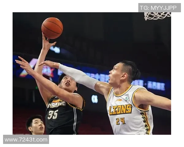 胡金秋的篮球之路:从青涩少年到CBA明星的奋斗历程与荣耀时刻